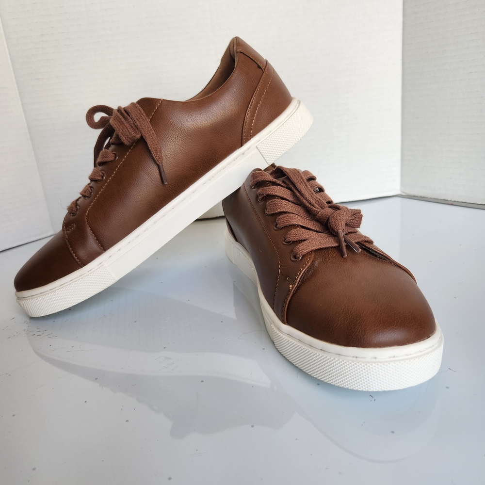 NWOT Cushionaire 'Princeton' Brown Vegan Leather Sneakers Mens Size 10